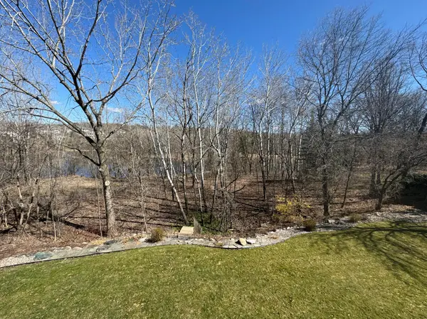 4662 Stonecliffe DR, Eagan, MN 55122