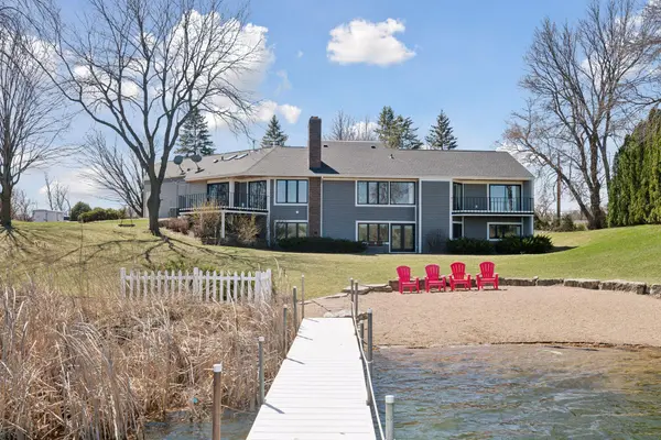 3790 Lone Cedar LN, Chanhassen, MN 55318