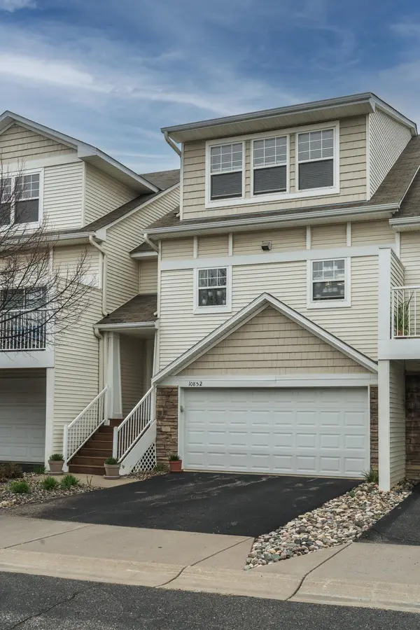 10852 Kingsfield LN, Woodbury, MN 55129