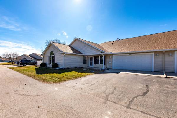 2724 NE Century CT NE, Rochester, MN 55906