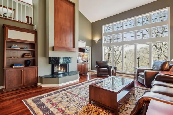 1350 Hesse Farm RD, Chanhassen, MN 55318