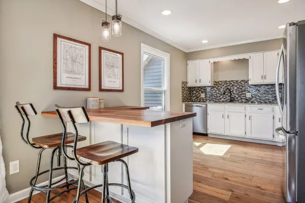 88 Shasta CIR E, Chanhassen, MN 55317