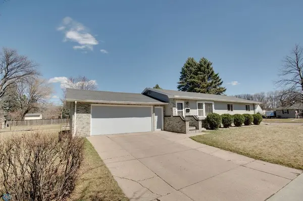 920 11th AVE N, Moorhead, MN 56560