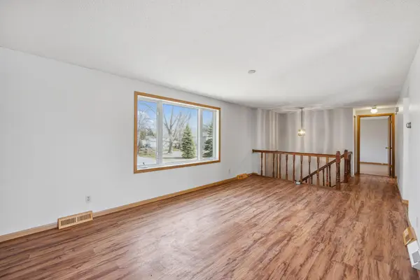 7187 Robin LN W, Centerville, MN 55038