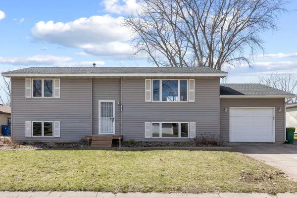 7187 Robin LN W, Centerville, MN 55038