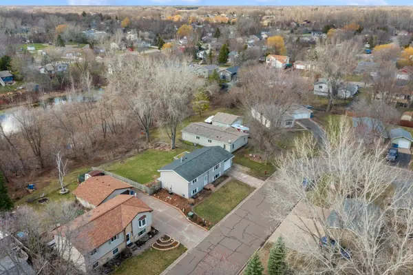 7187 Robin LN W, Centerville, MN 55038