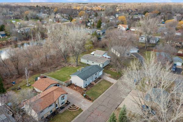 7187 Robin LN W, Centerville, MN 55038