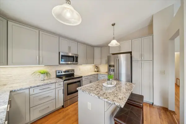 14618 Hanover LN, Apple Valley, MN 55124