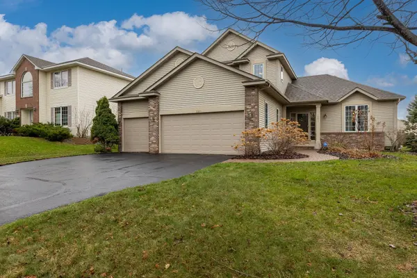 10611 Golden Eagle TRL, Woodbury, MN 55129