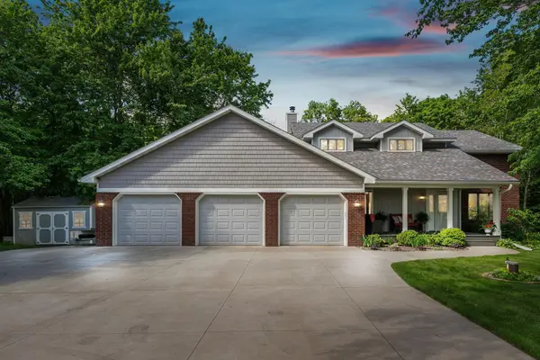 1096 Golden Oaks LN, Saint Joseph Twp, WI 54016