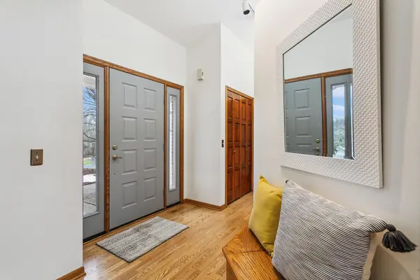 1563 Sherwood CT, Eagan, MN 55122