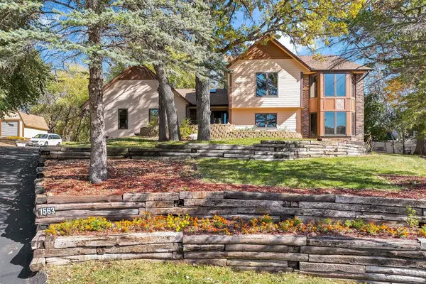 1563 Sherwood CT, Eagan, MN 55122