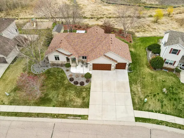 2412 Meadow DR, Buffalo, MN 55313