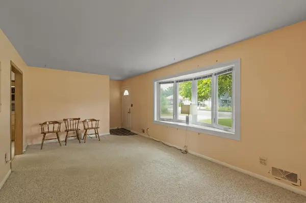 2137 Mcmenemy ST, Maplewood, MN 55117