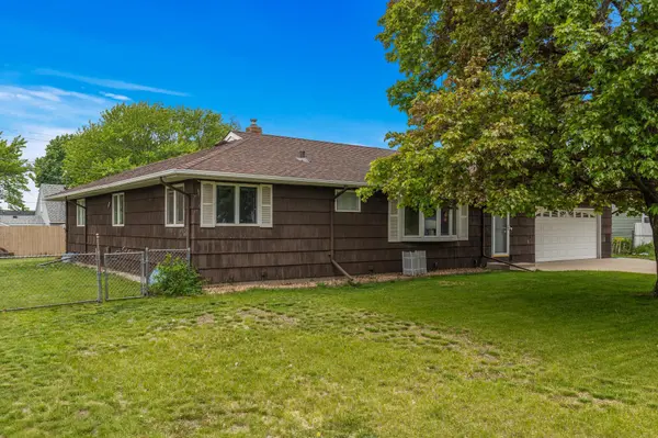 2137 Mcmenemy ST, Maplewood, MN 55117