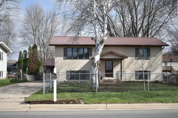 20 South ST SW,  Dodge Center,  MN 55927