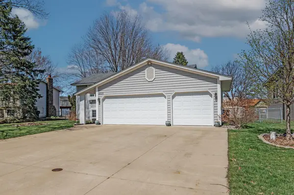 8205 Upper 145th ST W, Apple Valley, MN 55124