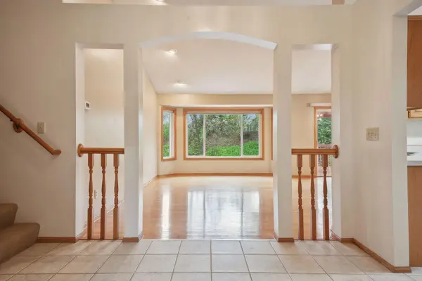 974 Sunny Ridge DR, Carver, MN 55315