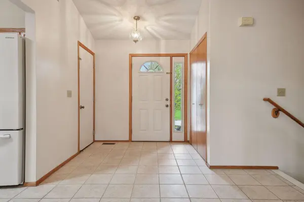 974 Sunny Ridge DR, Carver, MN 55315
