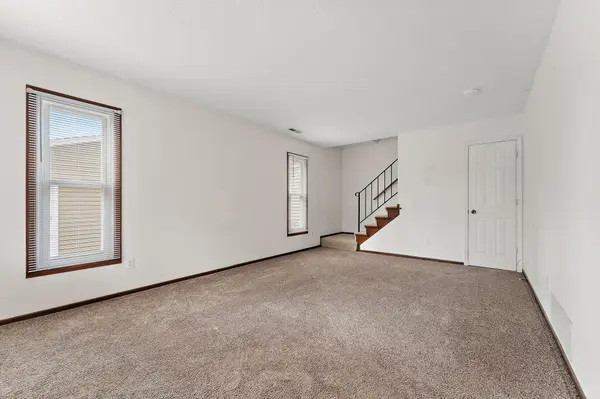 9450 Ranchview LN N, Maple Grove, MN 55369