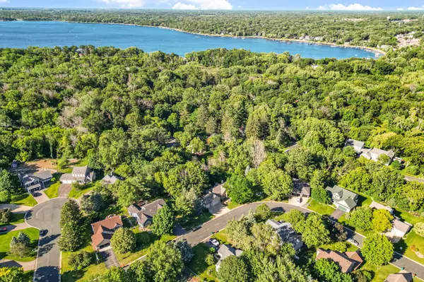110 Ridge WAY, Mahtomedi, MN 55115