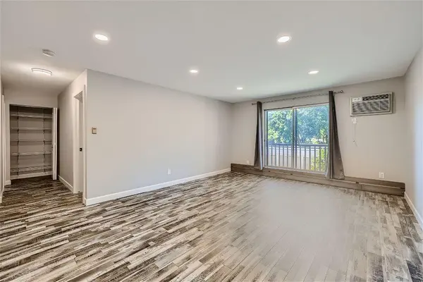 7412 W 22nd ST #214, Saint Louis Park, MN 55426
