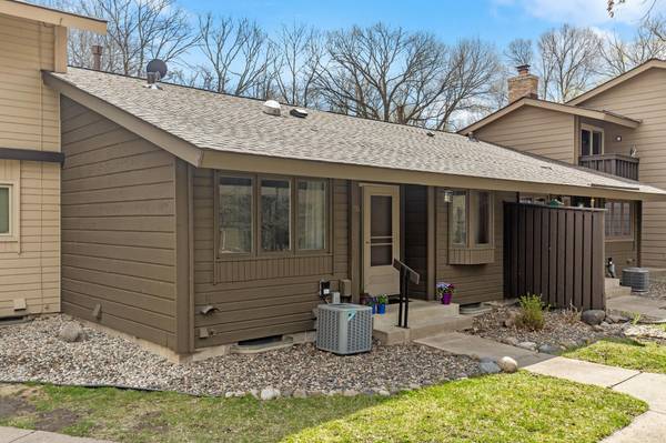 106 Birnamwood DR, Burnsville, MN 55337