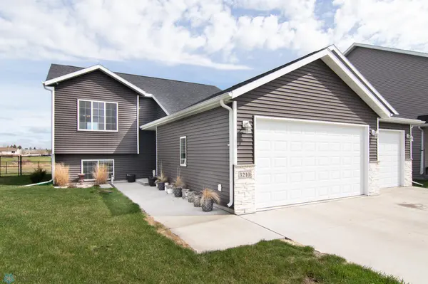 3210 36th AVE S, Moorhead, MN 56560