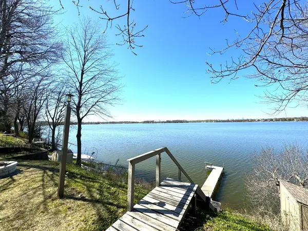 624 Doran DR, Madison Lake, MN 56063