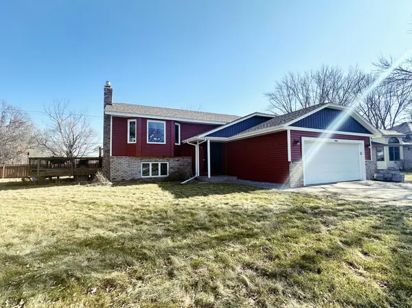 985 101st AVE NE, Blaine, MN 55434