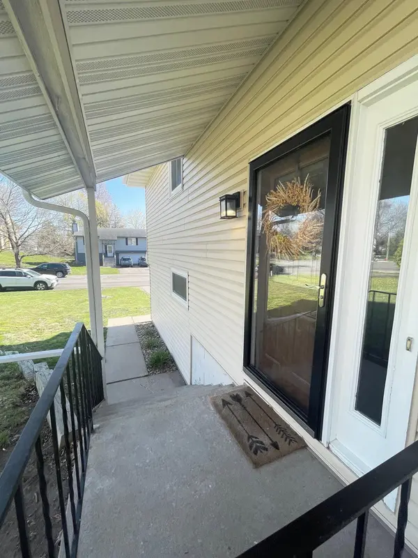 9813 Cavell CIR, Bloomington, MN 55438