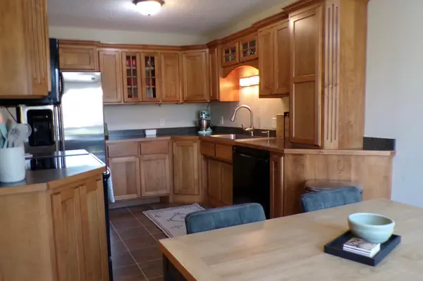 9813 Cavell CIR, Bloomington, MN 55438