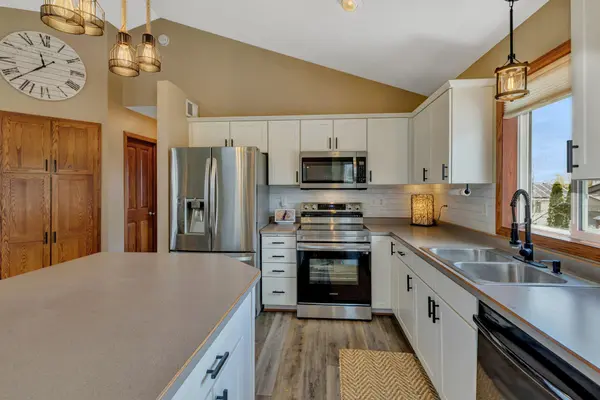 1302 Stone Ridge RD, Sauk Rapids, MN 56379