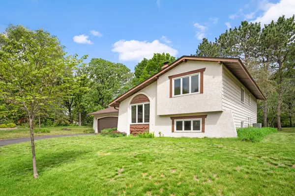 755 Larson CT, Shoreview, MN 55126