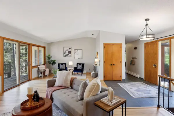 811 Pine Tree TRL, Stillwater, MN 55082