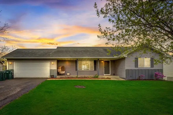 609 Hillcrest DR, Roberts, WI 54023