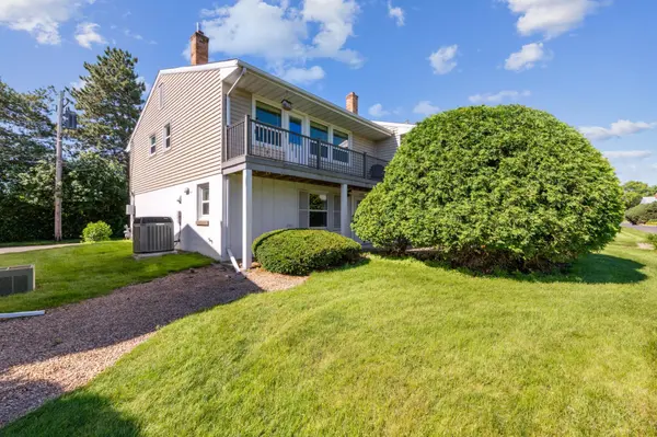 1370 Colonial DR, Roseville, MN 55113