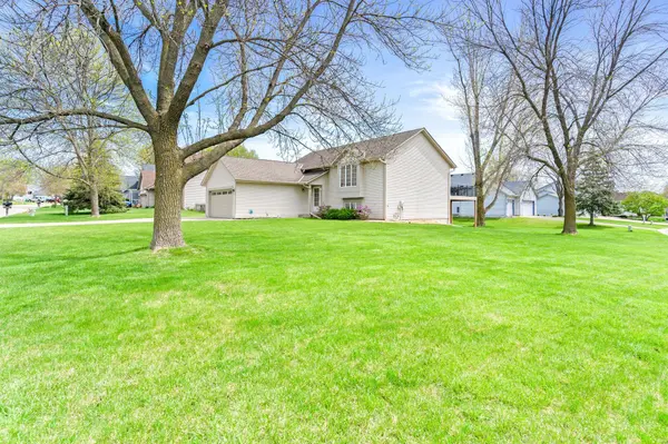 18755 39th AVE N, Plymouth, MN 55446