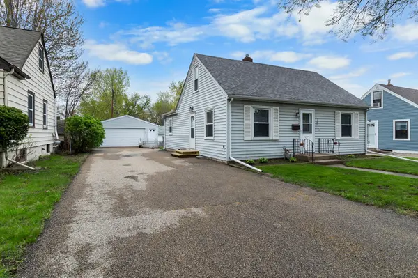 147 Arion ST E, West Saint Paul, MN 55118
