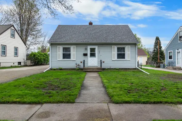 147 Arion ST E, West Saint Paul, MN 55118