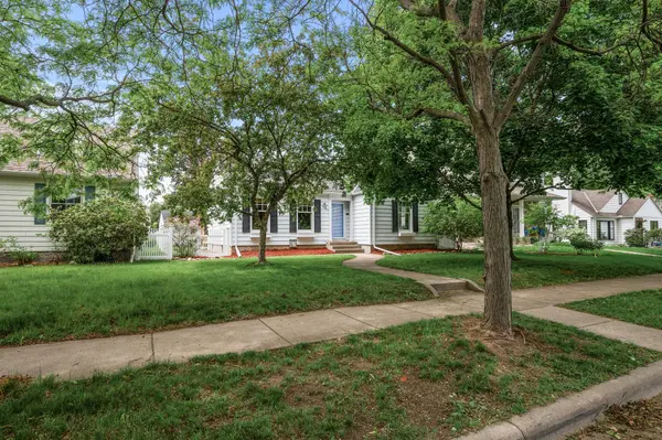 4211 Zenith AVE N, Robbinsdale, MN 55422