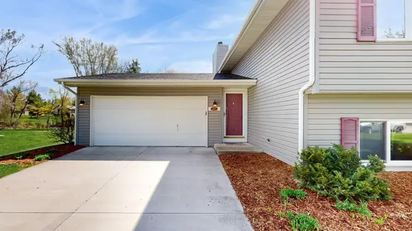 6911 Redwing LN, Chanhassen, MN 55317