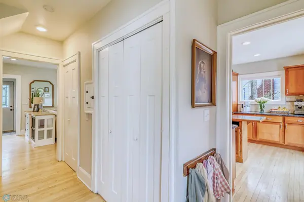 425 6th ST S, Moorhead, MN 56560