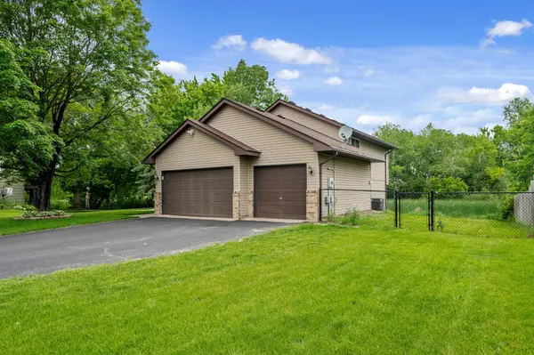 5910 Freeland CT N, Hugo, MN 55038