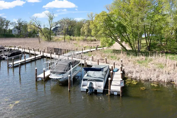 3722 Woodland Cove Pkwy, Minnetrista, MN 55331