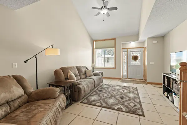 3536 Genevieve AVE N, Oakdale, MN 55128