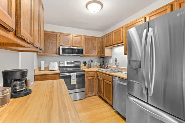 2437 Crestwood DR, North Saint Paul, MN 55109