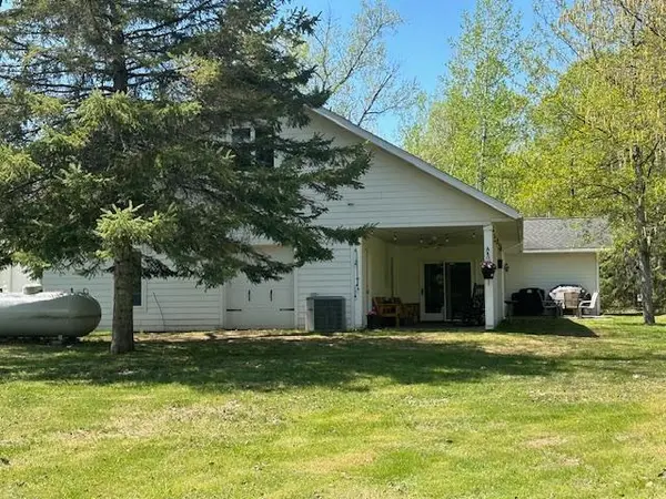 201 Birch LN, Coleraine, MN 55722