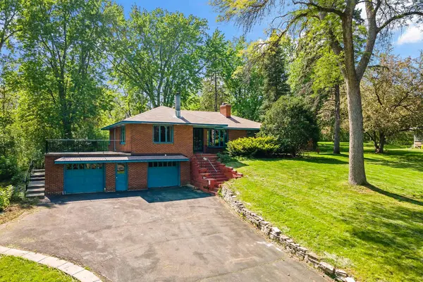 3930 Cottage LN, Minnetonka, MN 55305