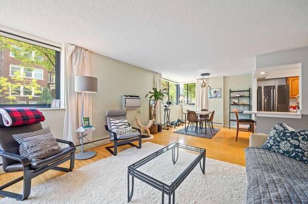 1912 Dupont AVE S #107 Minneapolis, MN 55403